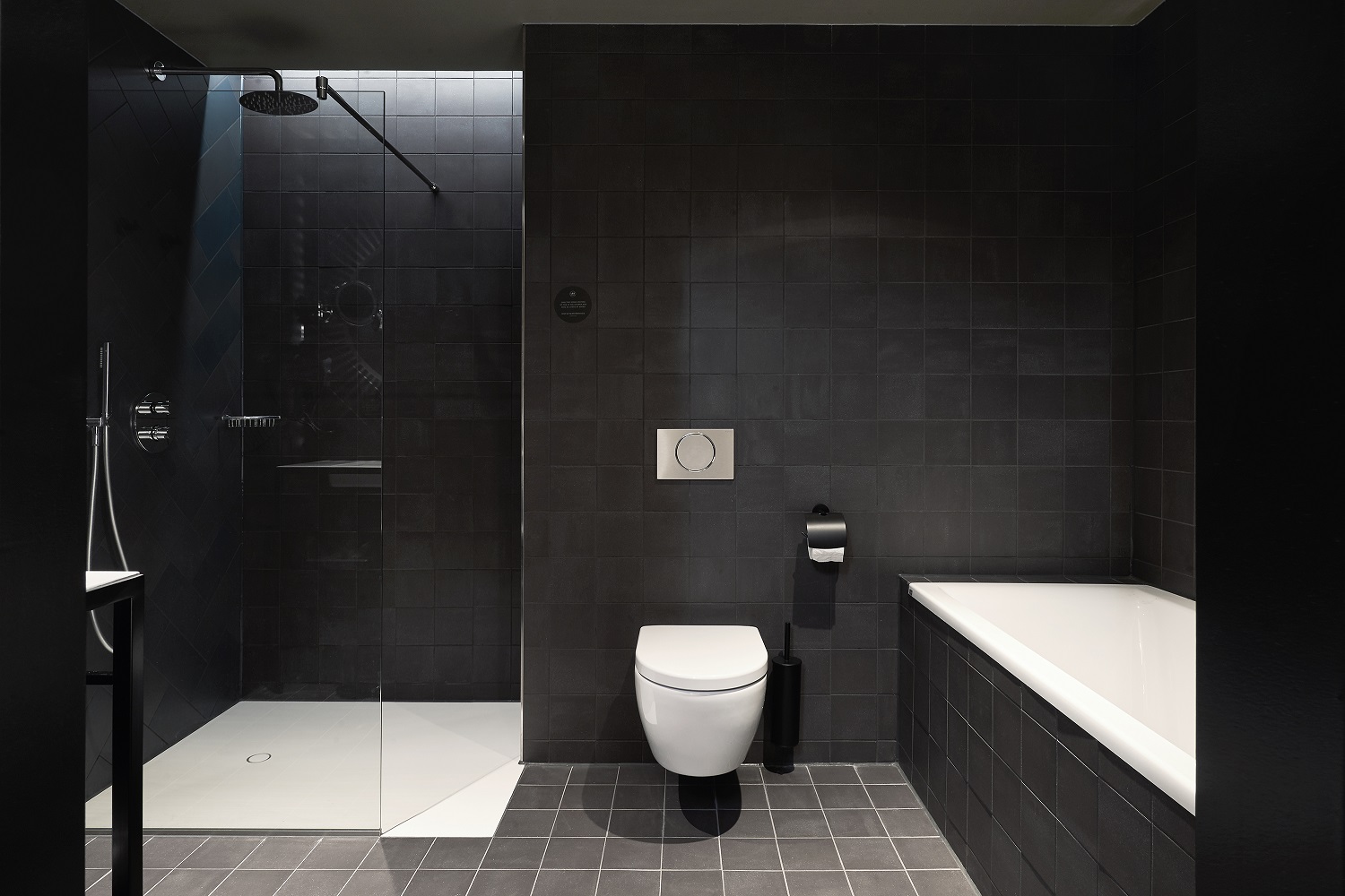 BathroomHeavenly White XL- Hotel Mariënhage Eindhoven Domusdela