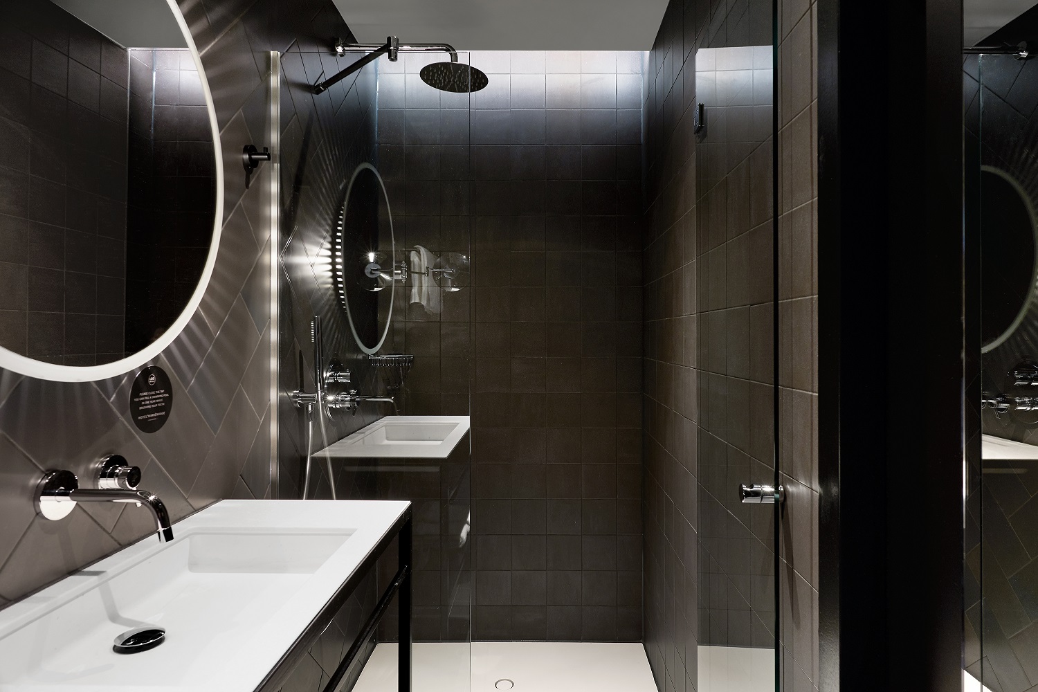Bathroom Modern Monk Large - Hotel Mariënhage Eindhoven Domusdela