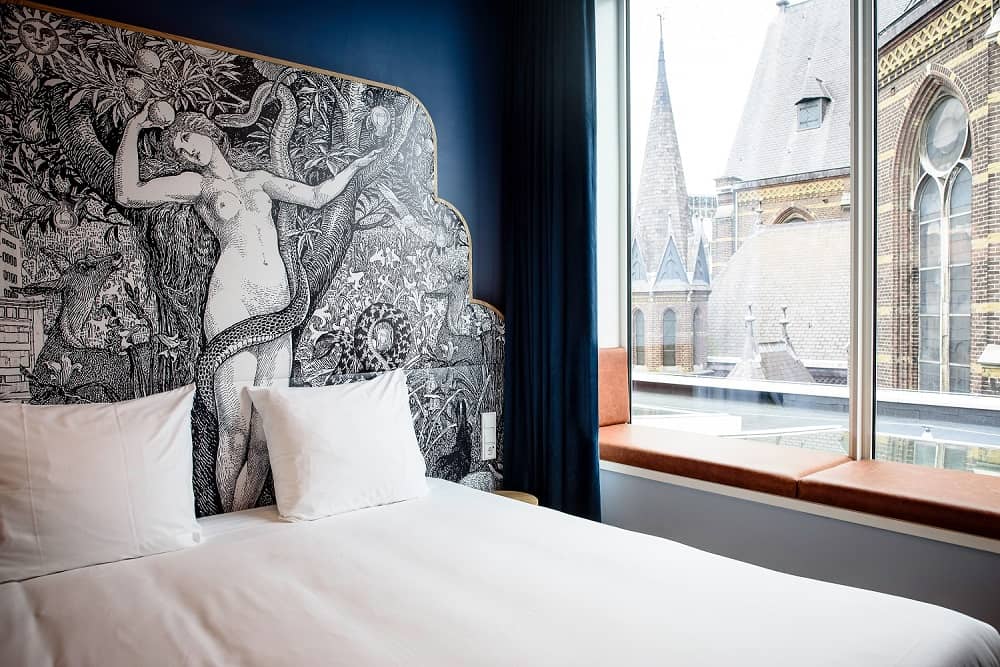 Blue Virgin Standard Room Bed - Hotel Mariënhage Eindhoven Domusdela