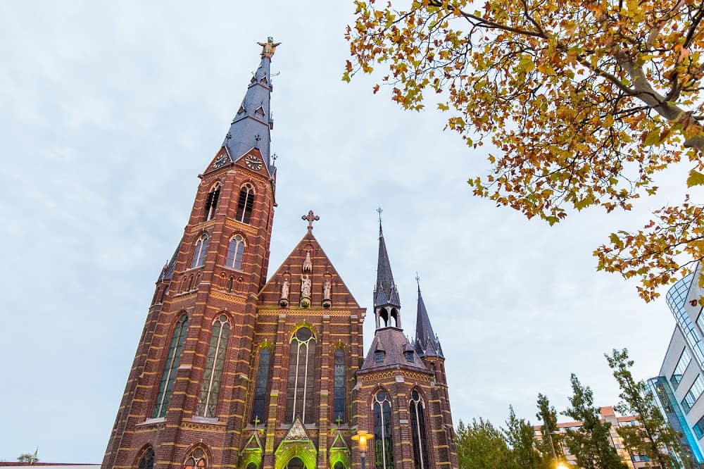 Kerk Buitenkant - Hotel Mariënhage Eindhoven Domusdela