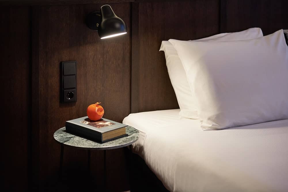 Modern Monk Standard Room Bed Table - Hotel Mariënhage Eindhoven Domusdela