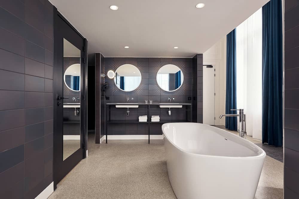 Suite Heavenly White Bathroom - Hotel Mariënhage Eindhoven Domusdela